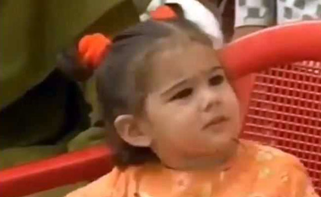 नन्हीं सारा अली खान ऑरेंज फ्रॉक और दो चोटियों में यूं आईं नजर,  वायरल हुआ Video