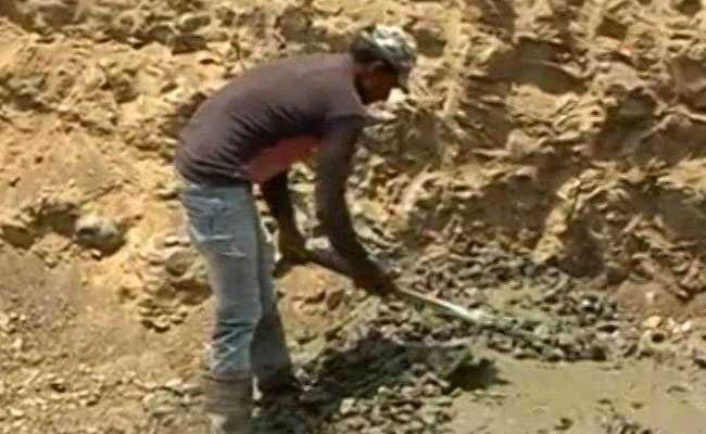 Water Crisis Hits Maharashtra Villages Despite State's Drought-Free Goal