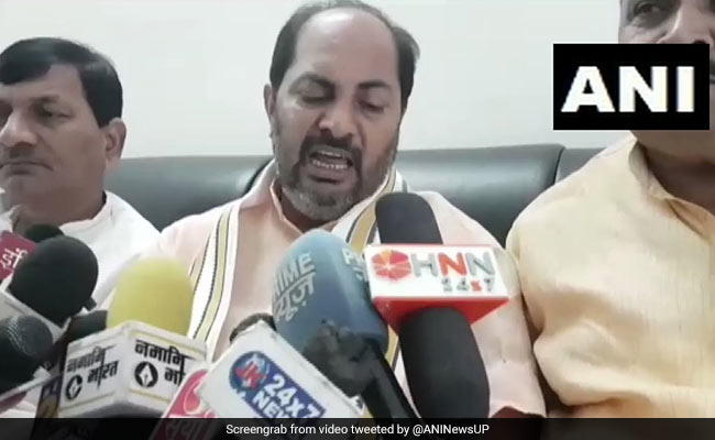 VIDEO: रेप को लेकर योगी सरकार के मंत्री का विवादित बयान, कही यह बात...