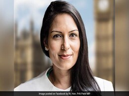 ब्रिटेन: लिज ट्रस के PM पद की दौड़ में जीत के बाद प्रीति पटेल का गृह मंत्री के पद से इस्तीफा ब्रिटेन: लिज ट्रस के PM पद की दौड़ में जीत के बाद प्रीति पटेल का गृह मंत्री के पद से इस्तीफा