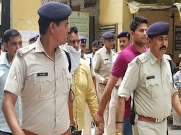 कॉलेज प्रिंसिपल के देवी सरस्वती पर अपमानजनक कमेंट पर बवाल, वीडियो वायरल; आरोपी गिरफ्तार कॉलेज प्रिंसिपल के देवी सरस्वती पर अपमानजनक कमेंट पर बवाल, वीडियो वायरल; आरोपी गिरफ्तार