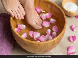 7 Cooling Foot Scrubs That Will Make You Forget About Stress 7 Cooling Foot Scrubs That Will Make You Forget About Stress