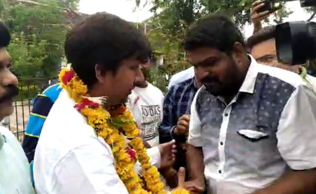 "Pray I Don't Get Chance To Bat Again," Says BJP Leader Who Hit Official