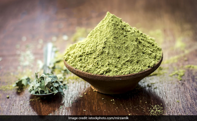 8 Organic <i>Henna</i> Packs To Colour Your Hair Naturally