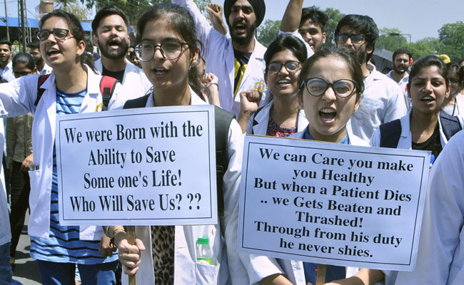 1,200 Doctors Of Chandigarh's PGIMER Protest Kolkata Hospital Violence