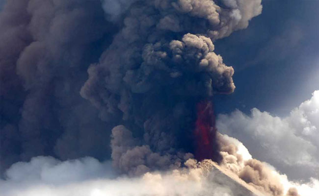 Papua New Guinea Volcano Erupts Sending Residents Fleeing