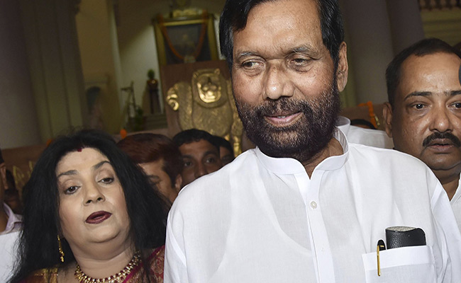 रामविलास पासवान राज्यसभा के लिए निर्विरोध चुने गए, अपने परिवार के चौथे सांसद बने