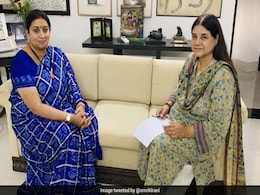 Smriti Irani's Meet With Predecessor Maneka Gandhi Before Ministry Switch Smriti Irani's Meet With Predecessor Maneka Gandhi Before Ministry Switch