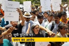 तीन पत्रकारों की गिरफ्तारी को लेकर पत्रकारों ने किया प्रदर्शन तीन पत्रकारों की गिरफ्तारी को लेकर पत्रकारों ने किया प्रदर्शन