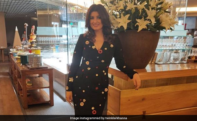 ट्विंकल खन्ना पहुंचीं जयपुर, फिर खुशी में गाया यह गाना, Video हुआ वायरल