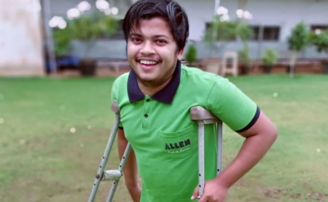 बैसाखी पर मीलों का सफर तय कर साजन ने यूं पास की NEET परीक्षा, अब सरकारी मेडिकल कॉलेज में मिला एडमिशन बैसाखी पर मीलों का सफर तय कर साजन ने यूं पास की NEET परीक्षा, अब सरकारी मेडिकल कॉलेज में मिला एडमिशन