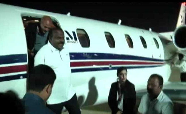 अमेरिका से लौटे CM कुमारस्वामी, 'डैमेज कंट्रोल' की कवायद शुरू, देर रात की विधायकों संग बैठक