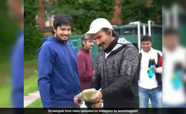 83 Video: रणवीर सिंह संग कर रहे थे ये क्रिकेट की प्रैक्टिस, टूट गया बैट तो साथी बोले- फौलाद की औलाद