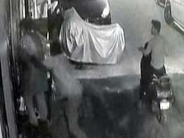 On CCTV, 2 Men Snatch Delhi Woman's Bag; Cops Accused Of Not Filing Case On CCTV, 2 Men Snatch Delhi Woman's Bag; Cops Accused Of Not Filing Case