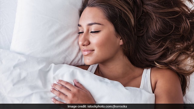 Neck stiffness: Choose the right pillow to avoid neck related issues