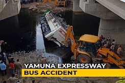 29 Dead After Bus Skids Off Yamuna Expressway Near Delhi, 17 Injured 29 Dead After Bus Skids Off Yamuna Expressway Near Delhi, 17 Injured