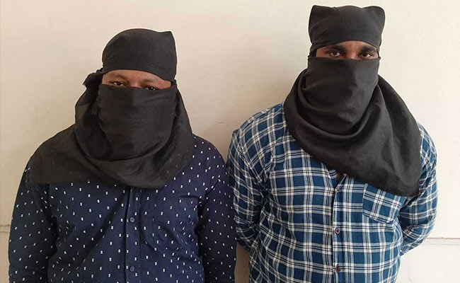 लूट में शतक लगाने वाले शातिर बदमाशों को पुलिस ने किया गिरफ्तार