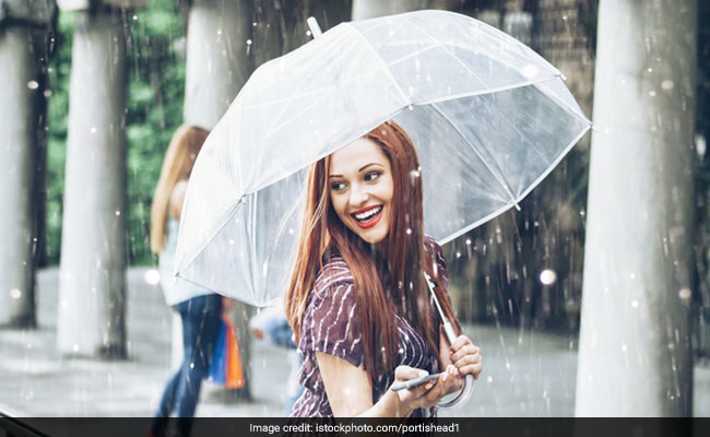 7 Trendy Umbrellas Under Rs 1,000 To Stay Monsoon Ready
