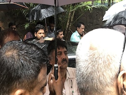 "They'll Call": Karnataka Congress Leader Waits In Rain For Rebels "They'll Call": Karnataka Congress Leader Waits In Rain For Rebels