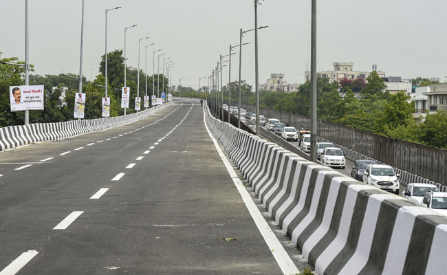 वाराणसी में निर्माणाधीन ओवरब्रिज का हिस्‍सा गिरा, कैंट स्‍टेशन के पास हुई घटना