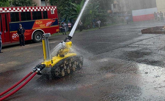 मुंबई में अब रोबोट बुझाएगा आग, संकरे और छोटे स्थानों पर भी घुस जाएगा