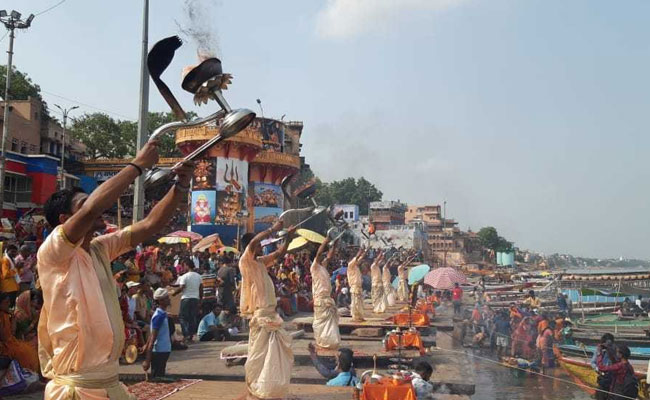 Chandra Grahan 2019: सूतक काल ने फिर तोड़ी विश्व प्रसिद्ध गंगा आरती की परम्परा, दिन में ऐसे हुई पूजा