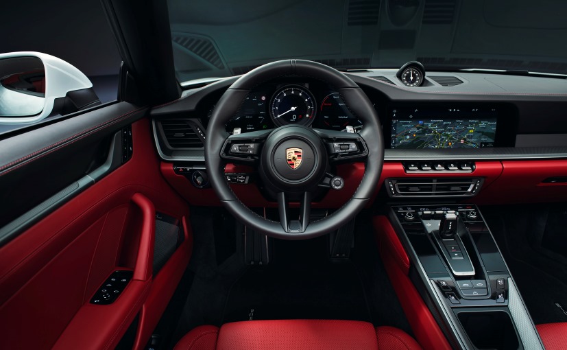 बिना नंबर की सुपर कार चलाना पड़ा बहुत महंगा, सामान्य लक्जरी कार की कीमत के बराबर जुर्माना