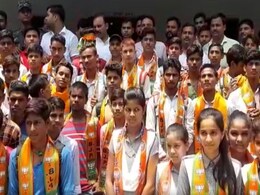 बीजेपी विधायक ने स्कूल में घुसकर बच्चों को दिलाई 'भाजपा की सदस्यता', वायरल हुआ VIDEO बीजेपी विधायक ने स्कूल में घुसकर बच्चों को दिलाई 'भाजपा की सदस्यता', वायरल हुआ VIDEO