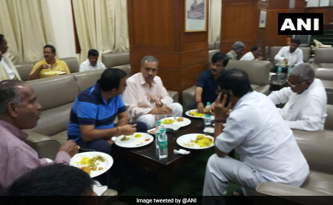 Congress Orders Dinner For BJP "Friends" On Karnataka Protest Sleepover