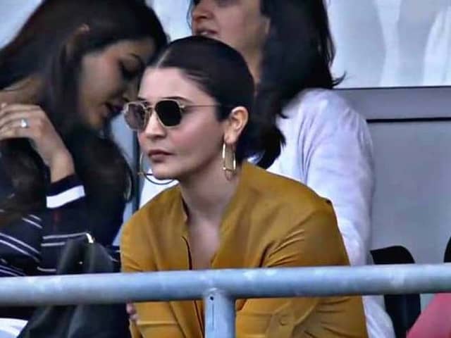 World Cup 2019, IND vs SL: Thats how Anushka Sharma cheers team India, fans give interesting comments World Cup 2019, IND vs SL: Thats how Anushka Sharma cheers team India, fans give interesting comments