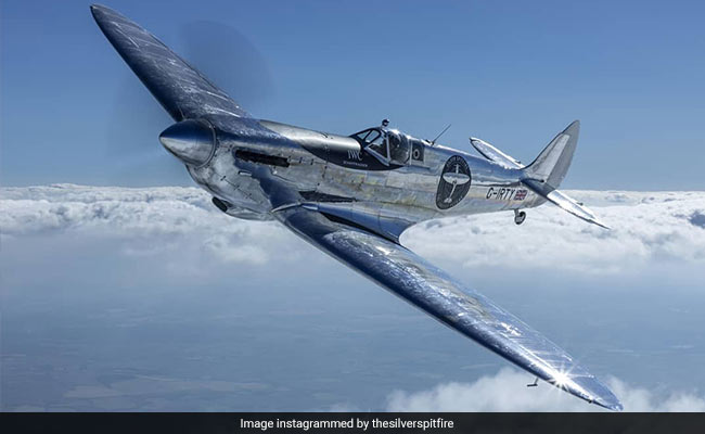 British Pilots To Make History, Fly Around The World In A WWII Spitfire