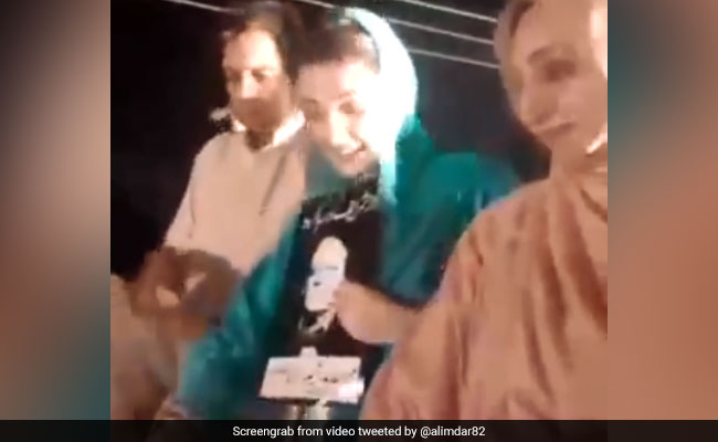 "Free Nawaz Sharif": Maryam Nawaz's Demand Spotted On Her <i>Kurta</i>