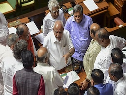कर्नाटक का सियासी 'नाटक': JDS-कांग्रेस क्या मानेंगी राज्यपाल की बात? 12 प्वाइंट्स में पढ़ें अब तक क्या-क्या हुआ कर्नाटक का सियासी 'नाटक': JDS-कांग्रेस क्या मानेंगी राज्यपाल की बात? 12 प्वाइंट्स में पढ़ें अब तक क्या-क्या हुआ