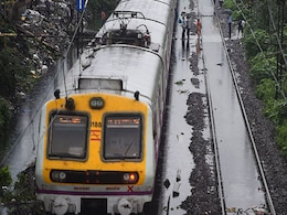 भारी बारिश से क्यों नहीं निपट पाती मुंबई? भारी बारिश से क्यों नहीं निपट पाती मुंबई?