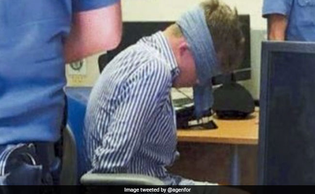 Italian Police Probe Photo Of US Murder Suspect In Blindfold, Handcuffs