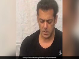 बीते समय में लौटे सलमान खान लिफाफ़े को ऐसे चिपकाया, वीडियो देख रह जाएँगे दंग बीते समय में लौटे सलमान खान लिफाफ़े को ऐसे चिपकाया, वीडियो देख रह जाएँगे दंग