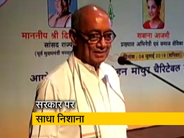 मॉब लिंचिंग के मुद्दे पर दिग्विजय सिंह और शबाना आजमी ने सरकार पर साधा निशाना