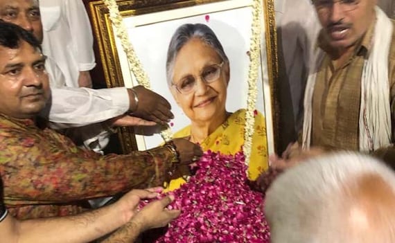 Sheila Dikshit Cremated In Delhi With State Honours, Hundreds At Funeral
