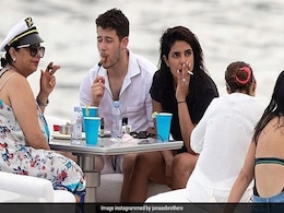 प्रियंका चोपड़ा सिगरेट पीने पर हुईं ट्रोल तो बहन परिणीति चोपड़ा का यूं आया रिएक्शन प्रियंका चोपड़ा सिगरेट पीने पर हुईं ट्रोल तो बहन परिणीति चोपड़ा का यूं आया रिएक्शन