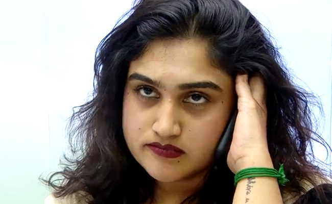 <I>Bigg Boss 3</i> Tamil, Day 16 Written Update: Vanitha Takes Down Sakshi And Mohan In Captaincy Task