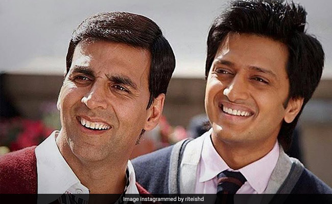 Riteish Deshmukh Claims It's Him In Akshay Kumar's Bottle Cap Challenge Video. Wait, What?