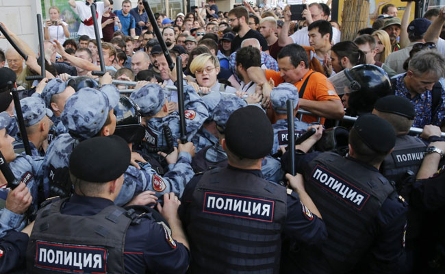 Thousands Out On Moscow Streets To Seek "Free Elections", Many Arrested