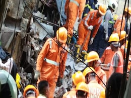 पुणे में पुरानी आवासीय इमारत ढहने से 70 वर्षीय महिला समेत दो घायल पुणे में पुरानी आवासीय इमारत ढहने से 70 वर्षीय महिला समेत दो घायल