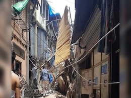 मुंबई में गिरी दशकों पुरानी इमारत: 14 लोगों की मौत, कई लोगों के फंसे होने की आशंका मुंबई में गिरी दशकों पुरानी इमारत: 14 लोगों की मौत, कई लोगों के फंसे होने की आशंका