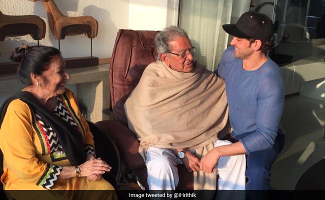 Ahead Of <i>Super 30</i> Release, Hrithik Roshan Thanks The Real Life 'Super Teachers' Of His Life