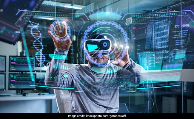 It's Here. Elon Musk's Startup To Reveal How To Link Brain With Computers