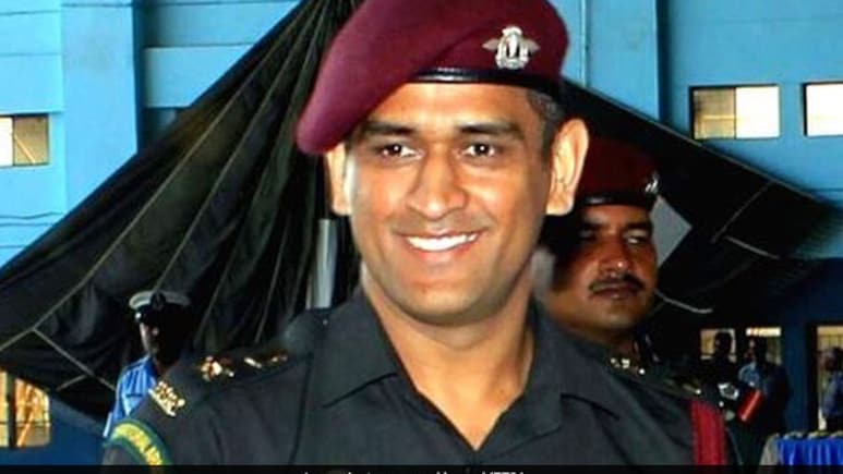 महेंद्र सिंह धोनी को सेना ने दी है लेफ्टिनेंट कर्नल की पोस्ट, जानें कितनी मिलती है सैलरी