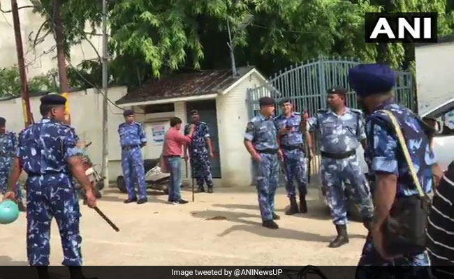 CBI Searches Ex-Samajwadi Party Lawmaker Ateeq Ahmed's Premises In UP