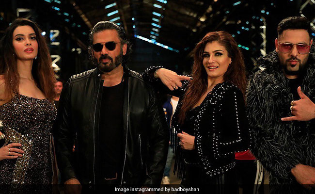 <i>Khandaani Shafakhana</i> Song <i>Sheher Ki Ladki</i>: Raveena Tandon And Suneil Shetty Recreate Their Magic