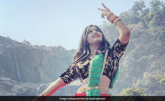 भोजपुरी एक्ट्रेस काजल राघवानी के जन्मदिन पर फैंस का धमाल, किसी ने काटा केक तो किसी ने दिया खास तोहफा: देखें Video